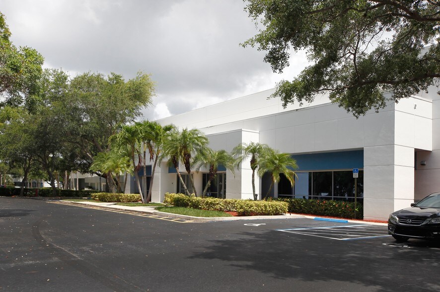 More Photos Of 13801-13807 NW 4th St, Sunrise Warehouse For Lease