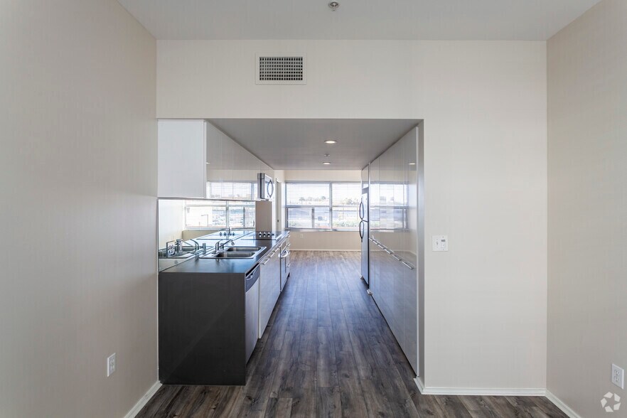 More Photos Of 2015 Hancock St, San Diego Apartments For Sale