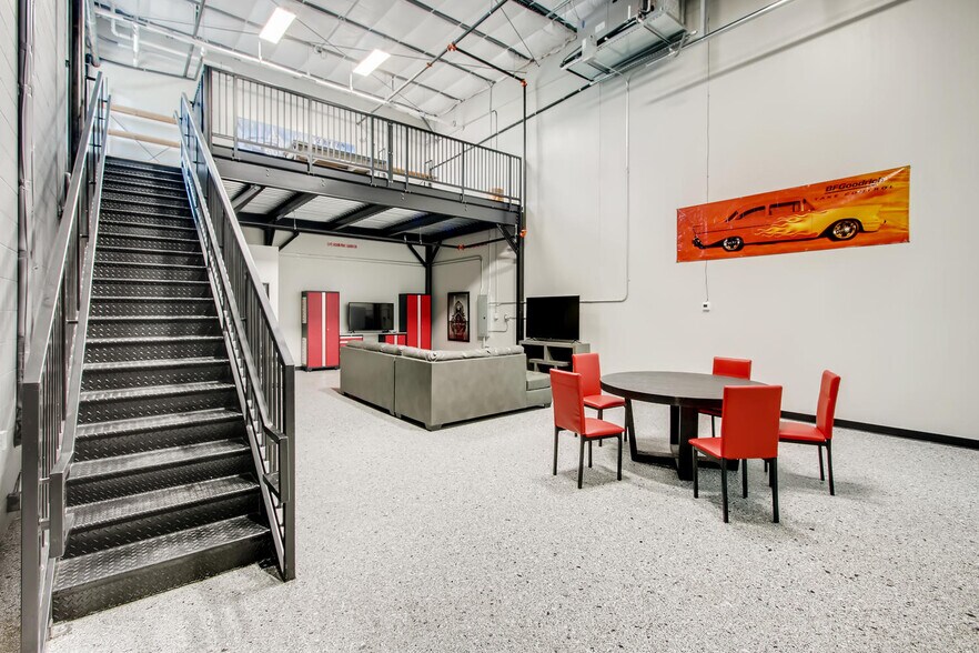 More Photos Of 2100 Double Creek Dr, Round Rock Warehouse For Lease