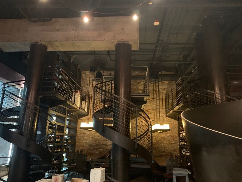 More Photos Of 10608-10700 NE 4th St, Bellevue Apartments For Lease