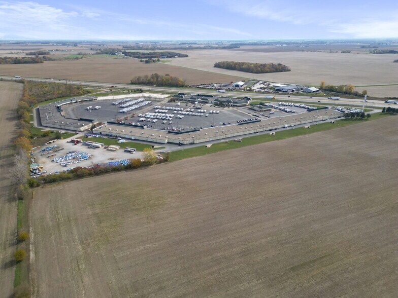 More Photos Of 1100 McArthur Rd, Jeffersonville Light Distribution For Lease