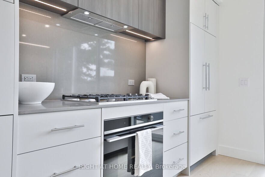 More Photos Of 2343 Gerrard St E, Toronto Apartments For Sale