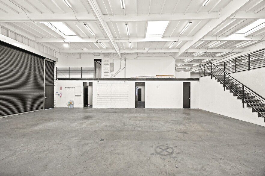 More Photos Of 2702 Saint Louis Ave, Signal Hill Warehouse For Lease