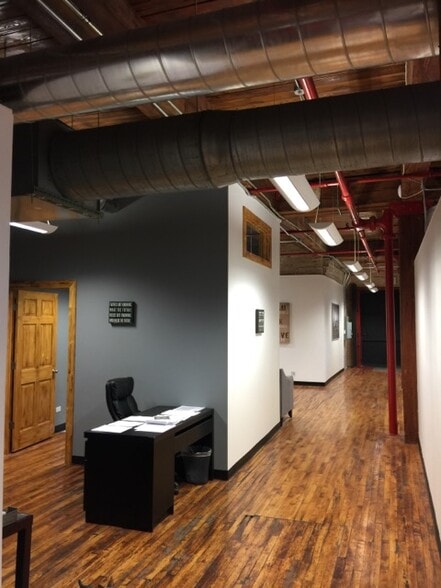 More Photos Of 1100 W Cermak Rd, Chicago Light Distribution For Lease