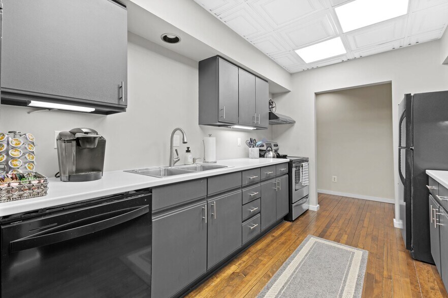 More Photos Of 228 Main St, Racine Restaurant For Sale