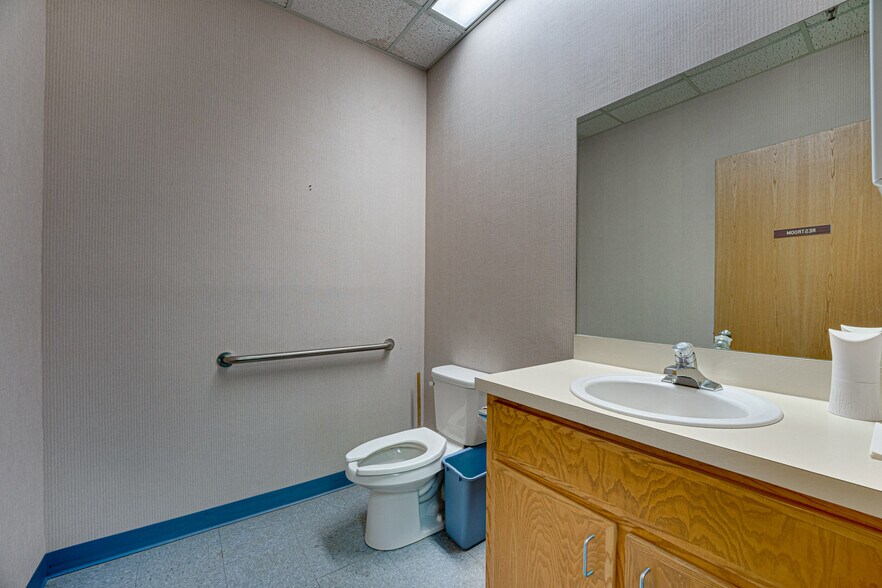 More Photos Of 2909 S Hampton Rd, Dallas Medical For Sale