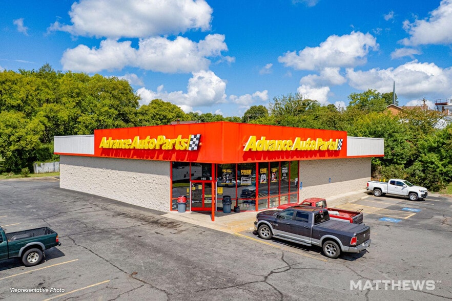 More Photos Of 300 S 1st Ave, La Grange Freestanding For Sale