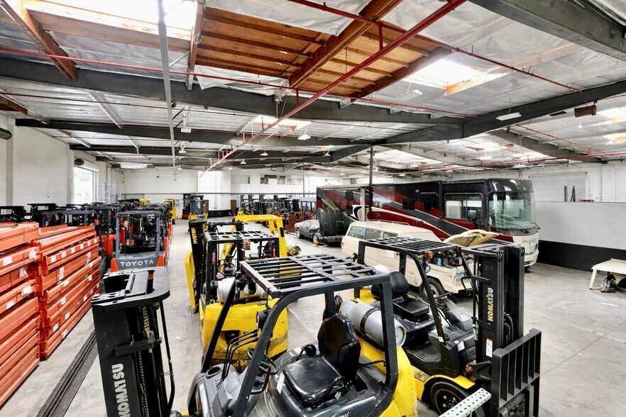 More Photos Of 1005 E Orangethorpe Ave, Anaheim Warehouse For Sale