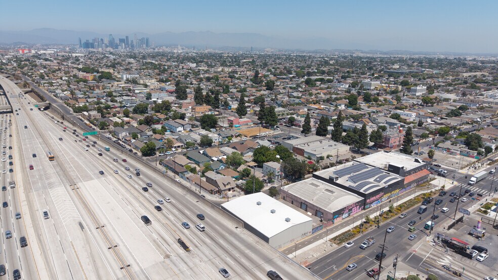 More Photos Of 326-330 W 58th St, Los Angeles Warehouse For Sale