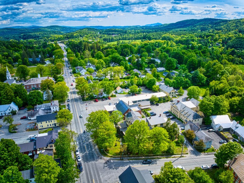 More Photos Of 11 Beaver Meadow Rd, Norwich Office For Sale