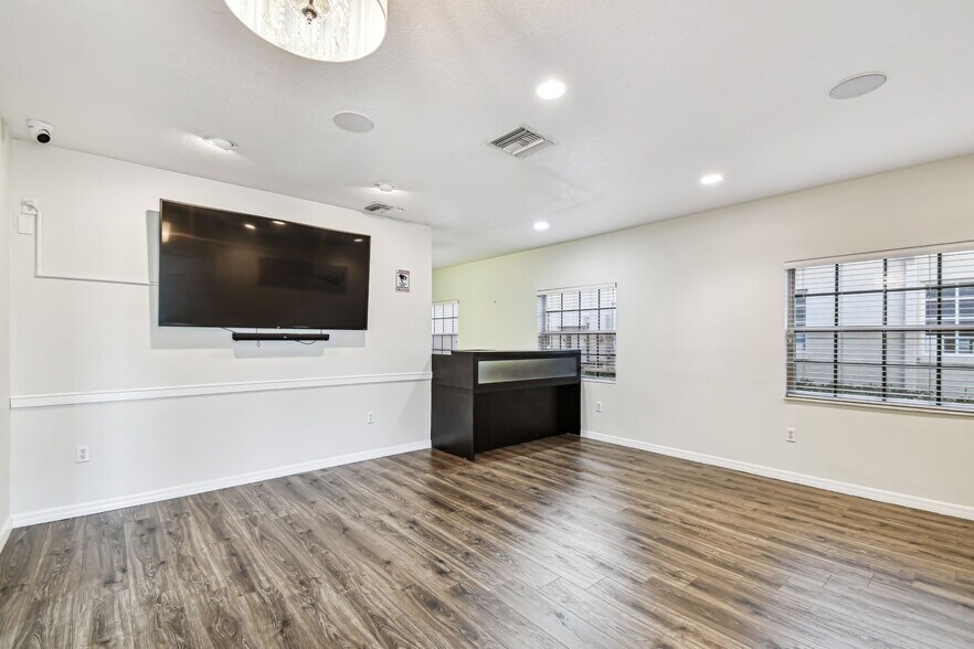 More Photos Of 7720 W Waters Ave, Tampa Office For Lease