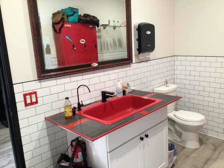 More Photos Of 1689 Production Cir, Jurupa Valley Service For Sale