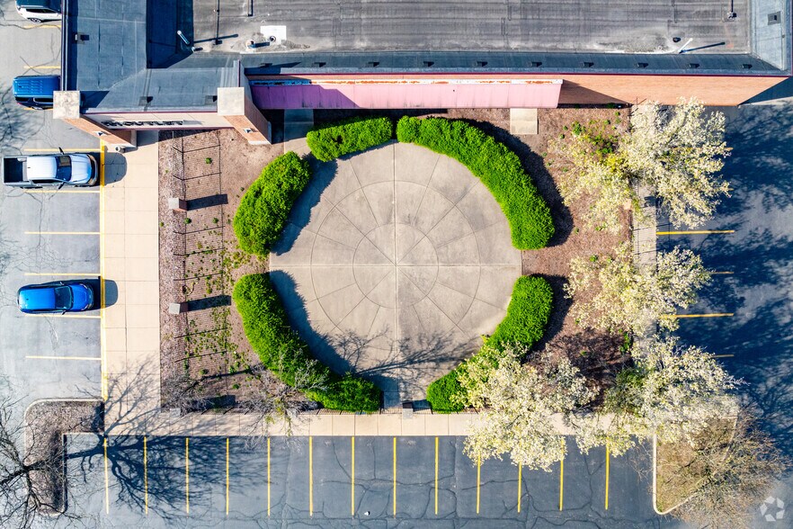 More Photos Of 6525-6575 Telegraph Road, Bloomfield Township Unknown For Lease