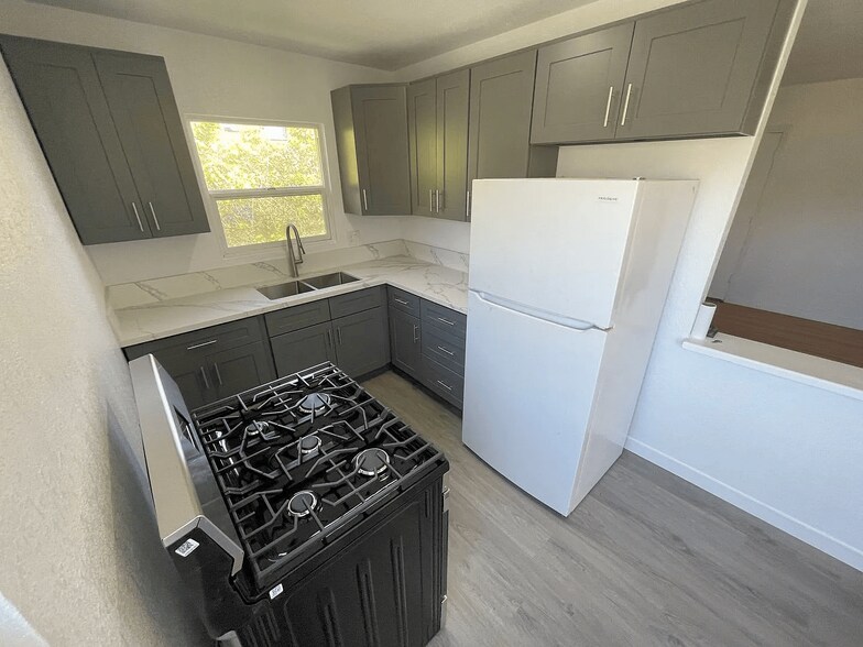 More Photos Of 1118 S Lake, Los Angeles Apartments For Sale