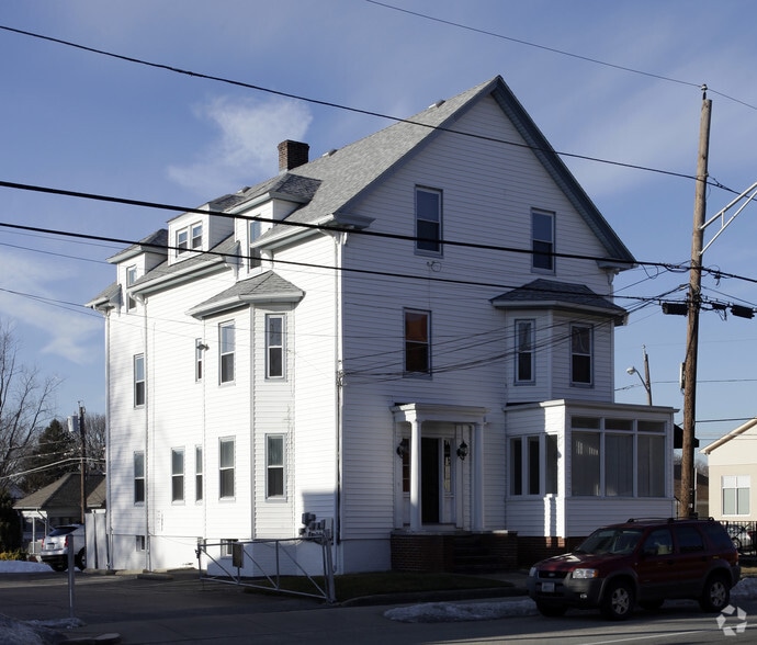 Primary Photo Of 872 Park Ave, Cranston Office Residential For Lease