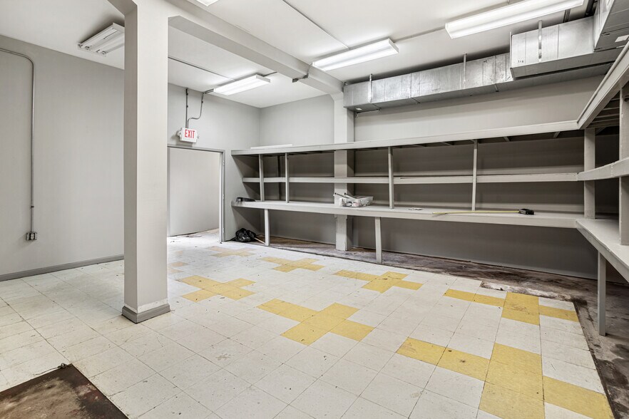 More Photos Of 101 W Laurel Ave, Damascus General Retail For Sale