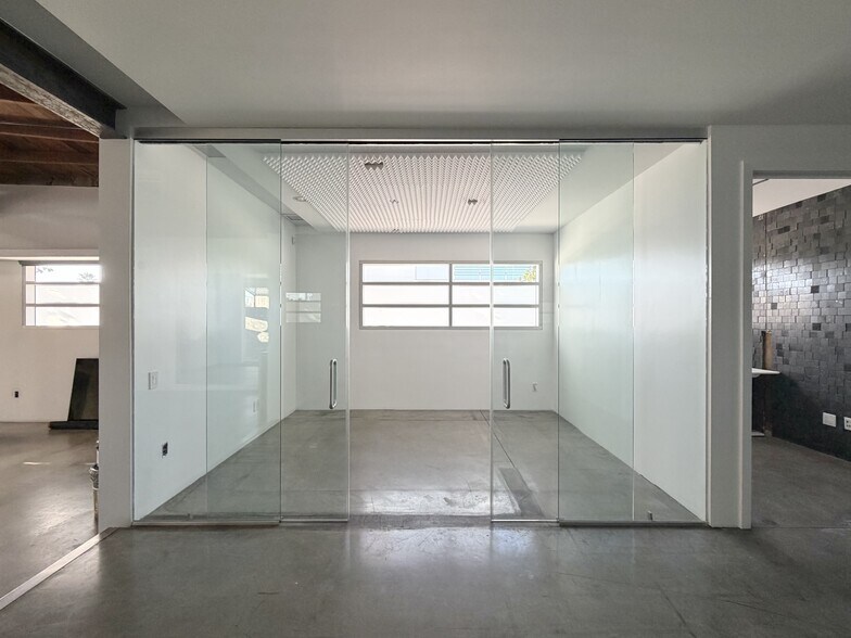 More Photos Of 1920 Olympic Blvd, Santa Monica Loft Creative Space For Lease