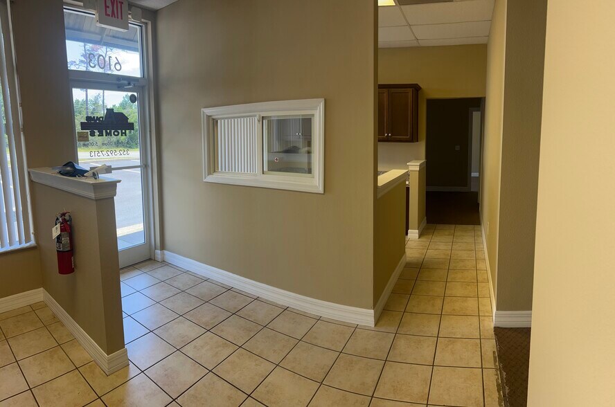More Photos Of 6105 Deltona Blvd, Spring Hill Office For Lease