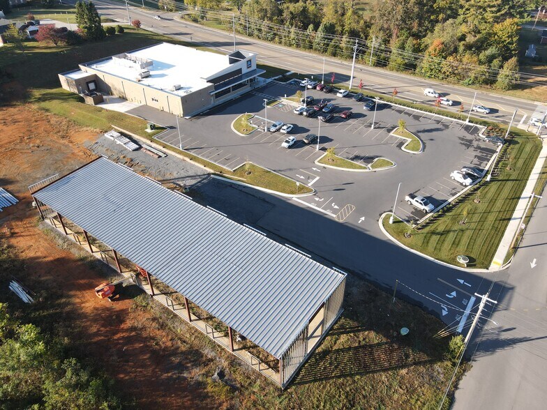 More Photos Of 110 Whitewood Blvd, Johnson City General Retail For Lease