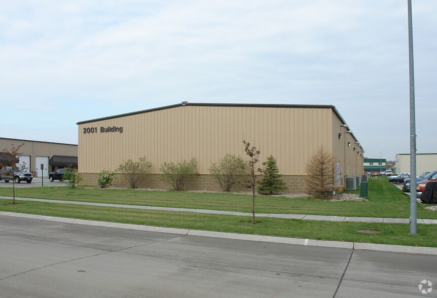 More Photos Of 2001 SW 5th St, Lincoln Flex For Sale