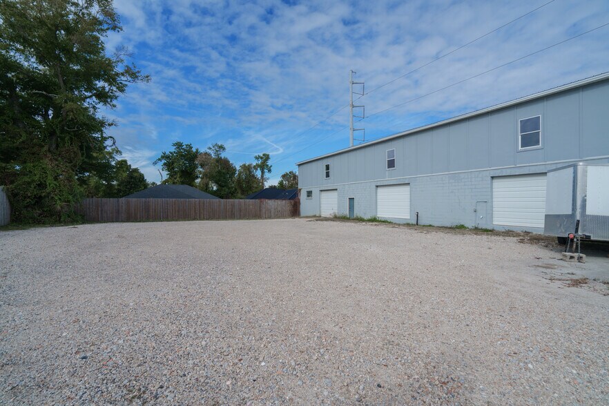 More Photos Of 1919 Drummond Ave, Panama City Distribution For Lease