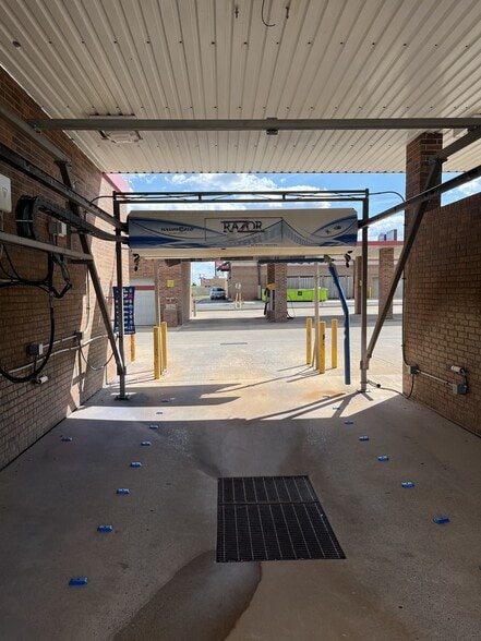 More Photos Of 1505 Domino Dr, El Reno Carwash For Sale