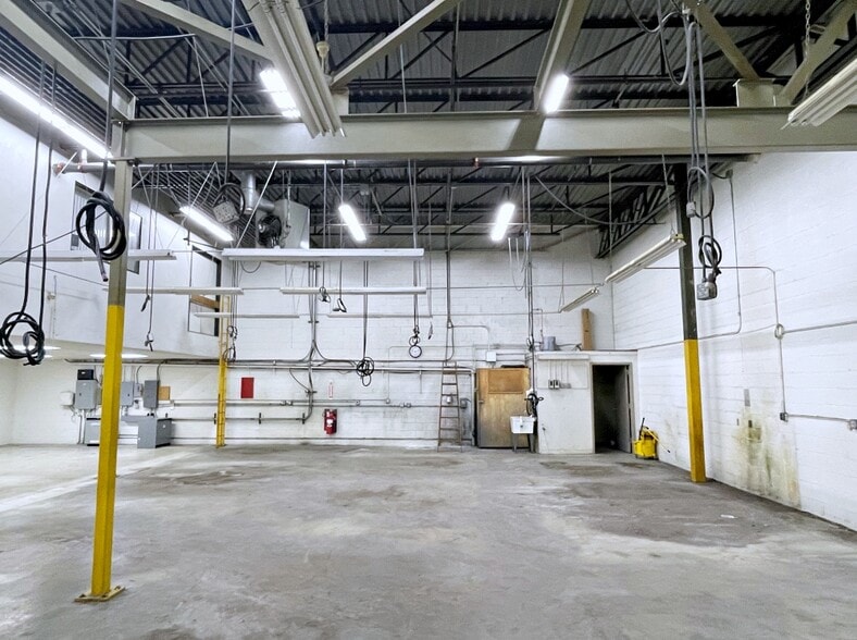 More Photos Of 34 Sullivan Rd, North Billerica Warehouse For Sale