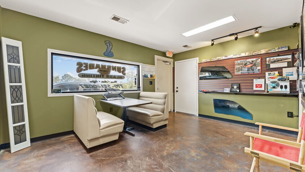 More Photos Of 5280 Atlanta Hwy, Alpharetta Auto Repair For Lease