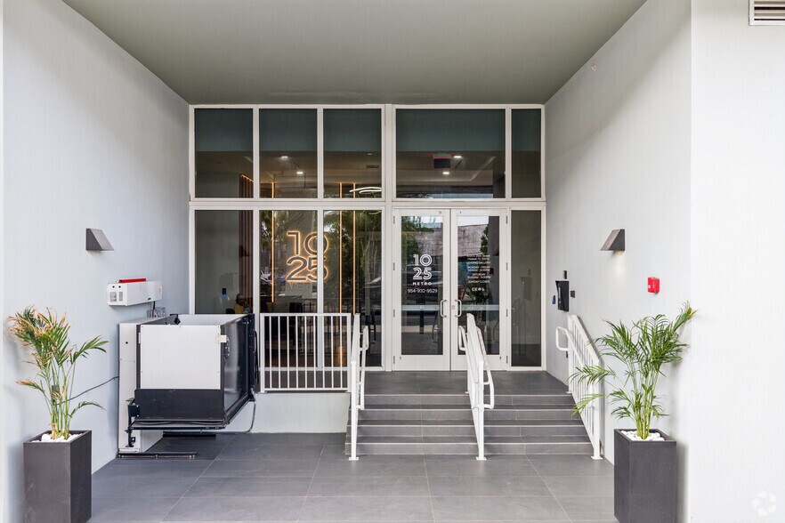 More Photos Of 1025 E 25th St, Hialeah Coworking Space