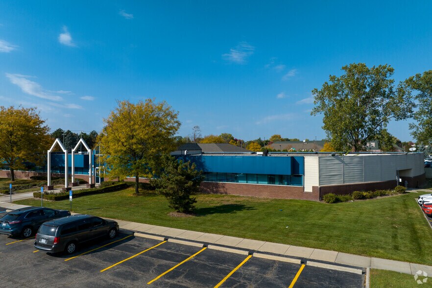More Photos Of 37300 Dequindre Rd, Sterling Heights Medical For Lease