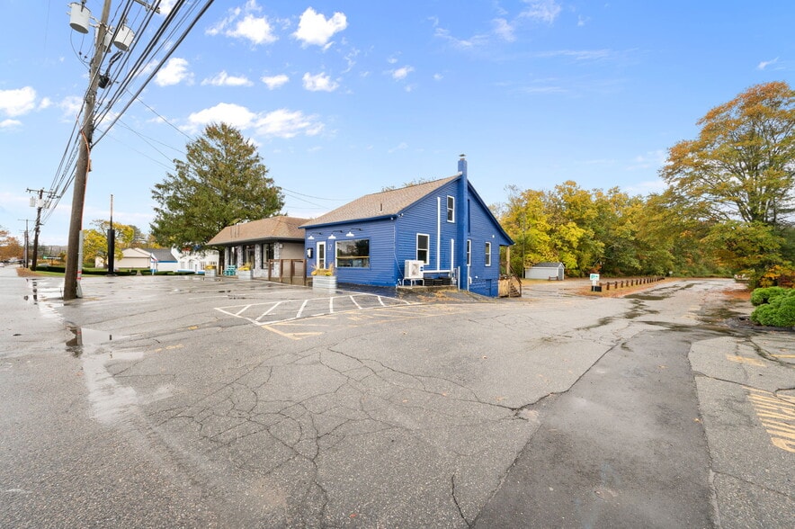 More Photos Of 17 S Main St, Brooklyn Freestanding For Sale