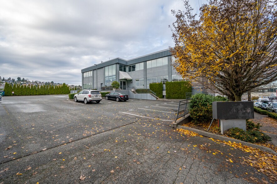 More Photos Of 3257 16th Ave W, Seattle Office For Lease