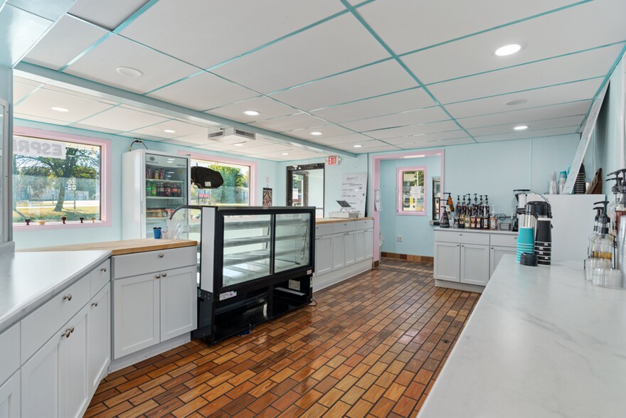 More Photos Of 970 Newton St, Baldwin Restaurant For Sale