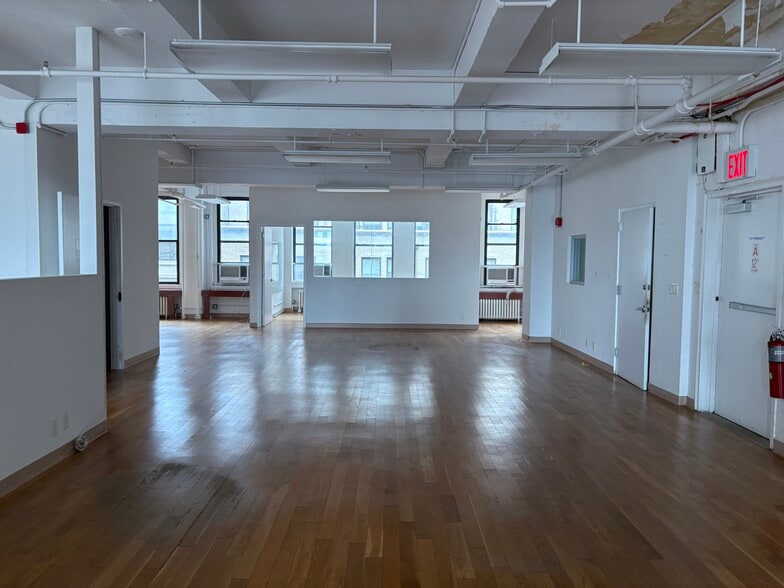 More Photos Of 260 W 35th St, New York Office Residential For Lease