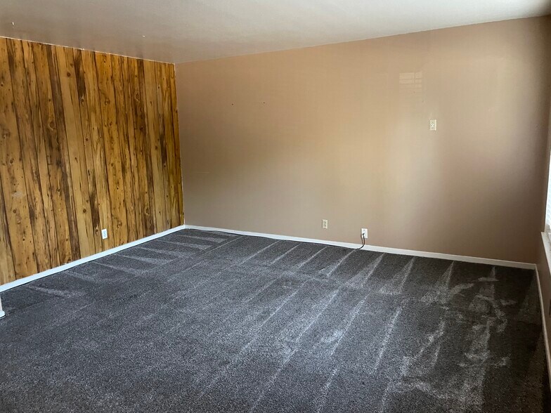 More Photos Of 218 W K St, Los Banos Apartments For Sale