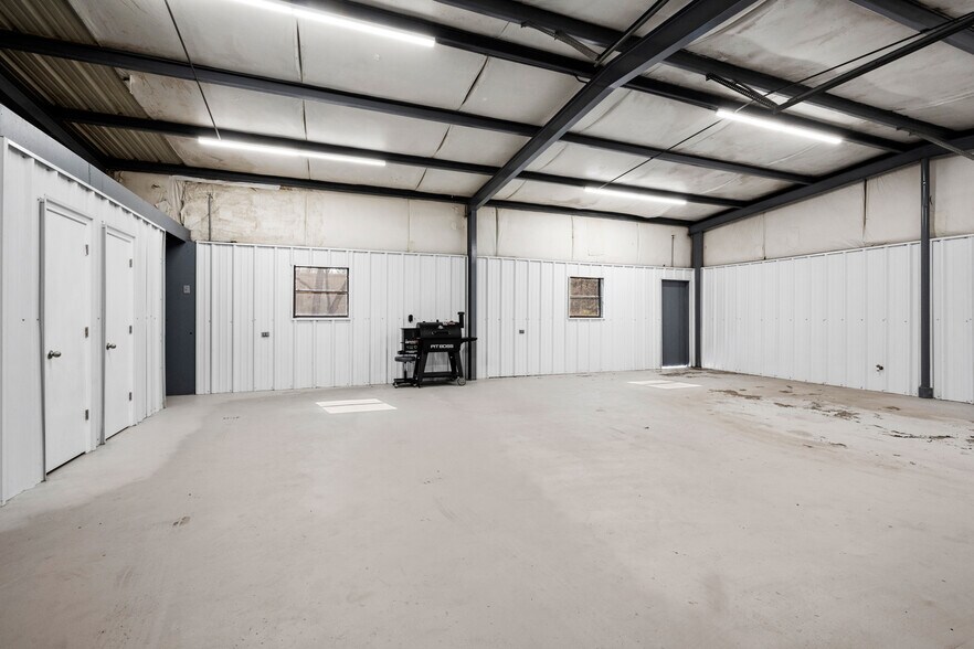 More Photos Of 407 S Home St, Corrigan Auto Dealership For Lease