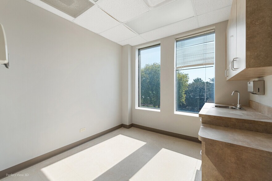 More Photos Of 507 W Kendall Dr, Yorkville Medical For Lease