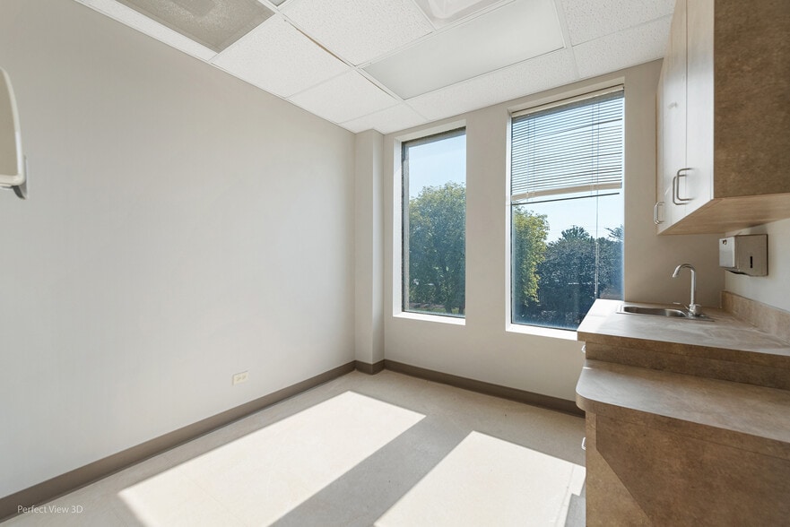 More Photos Of 507 W Kendall Dr, Yorkville Medical For Lease
