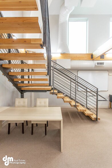 More Photos Of 8801-8811 Toloff St, Anchorage Office For Sale