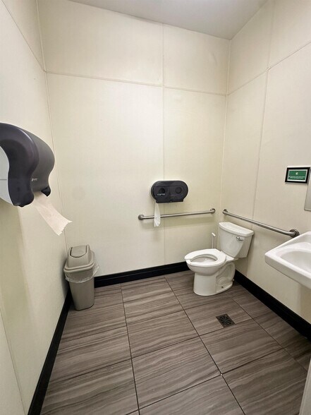 More Photos Of 12180 Center Rd, Durand Service Station For Sale