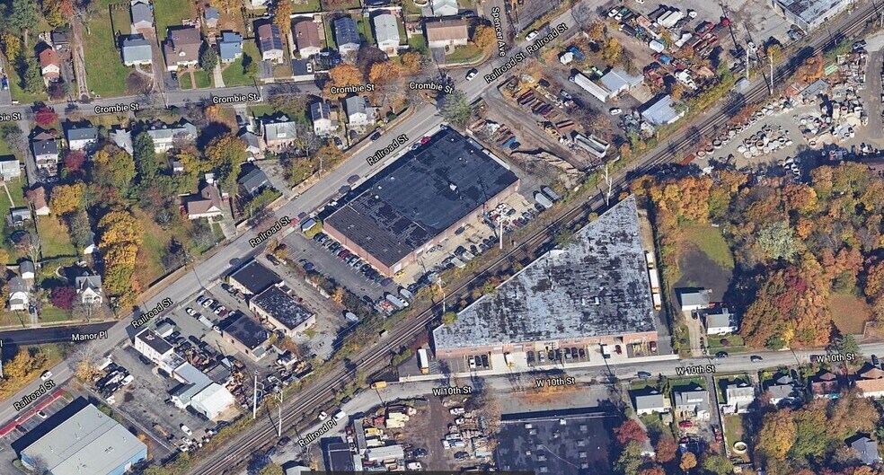 More Photos Of 130-138 Railroad St, Huntington Station Warehouse For Lease