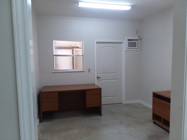 More Photos Of 23703 Interstate 35, Kyle Warehouse For Lease