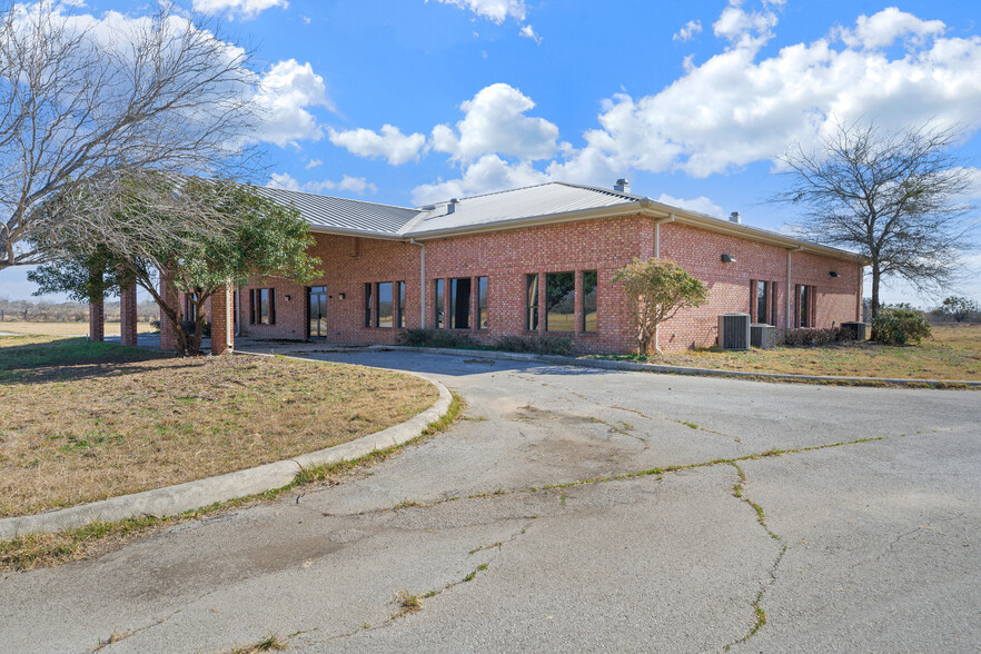 Primary Photo Of 7704 S Loop 1604 E, Elmendorf Medical For Lease