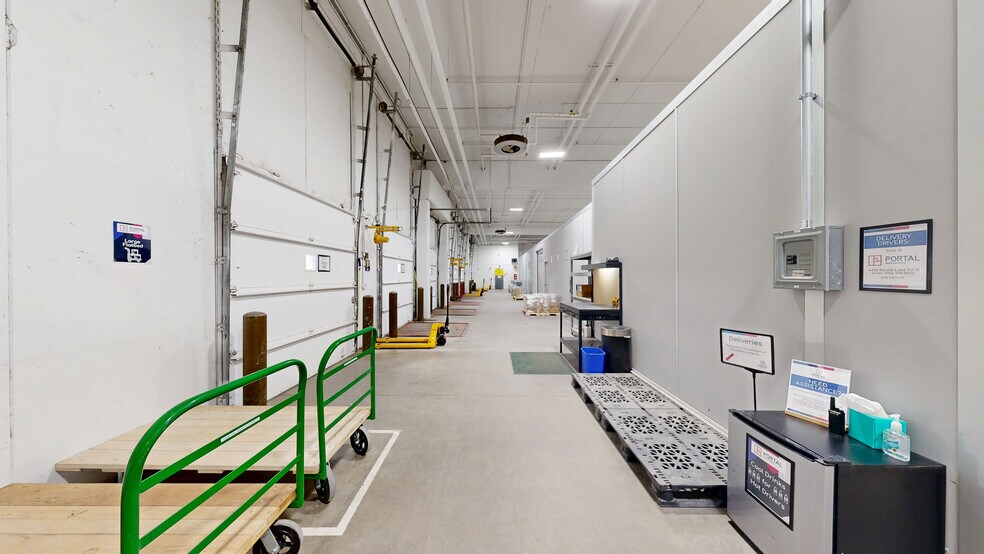 More Photos Of 4440 W Round Lake Rd, Arden Hills Warehouse For Lease