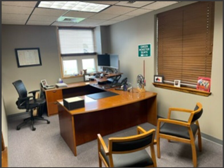 More Photos Of 709 Erie Blvd W, Syracuse Office For Lease