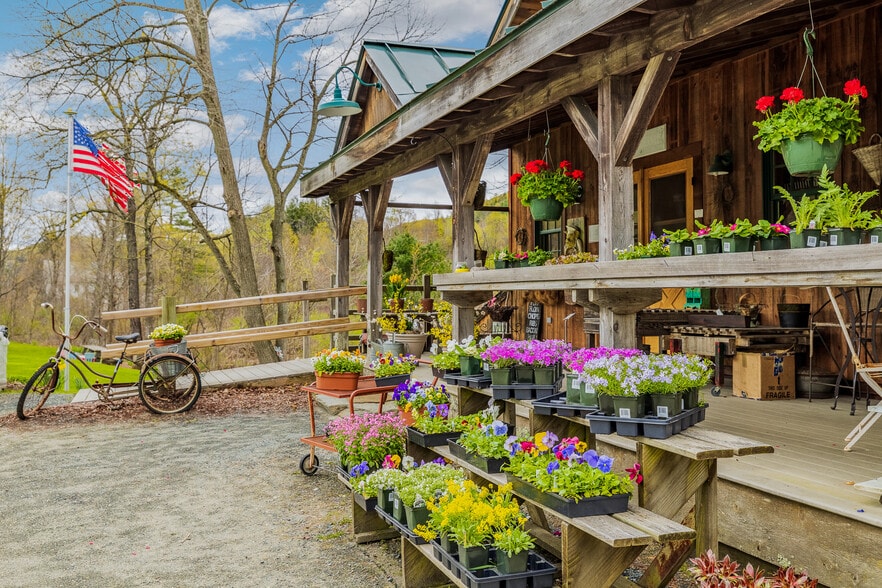 More Photos Of 49 Vermont 12, Pomfret General Retail For Sale