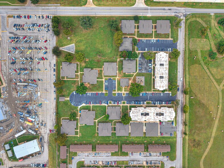 More Photos Of 1220 SE 9th St, Pryor Apartments For Sale