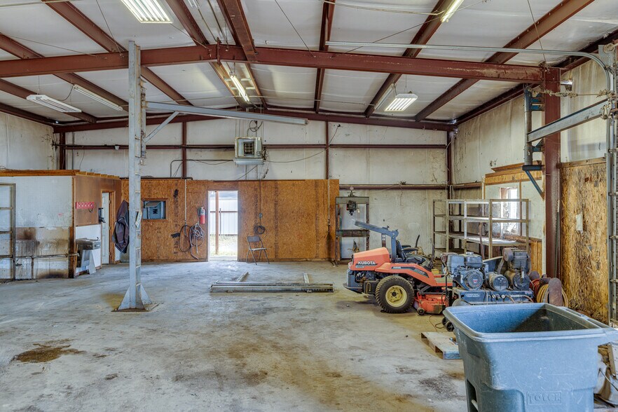More Photos Of 108 Harold St, West Monroe Distribution For Sale