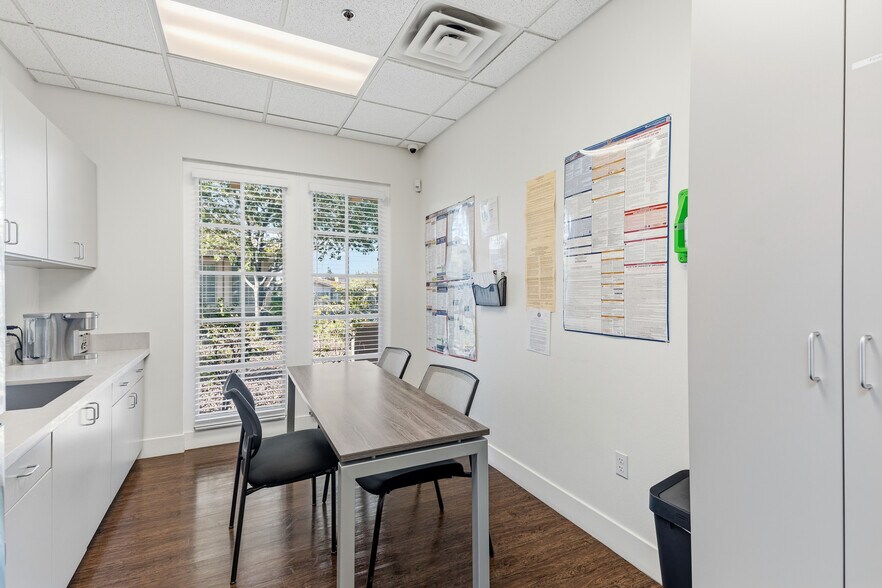 More Photos Of 3161 E Warm Springs Rd, Las Vegas Office For Sale