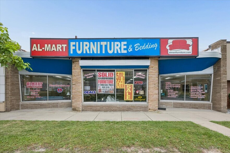 More Photos Of 7045 W North Ave, Oak Park Storefront For Sale